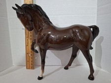 BESWICK HORSE HEAD TUCKED LEG UP MODEL 1549 1st VERSION IN BROWN GLOSS picture