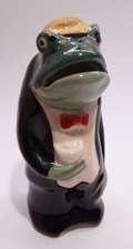 Exceptional Vintage Stuart Bass Pie Bird Funnel Vent * Frog in Tuxedo * ENGLAND picture