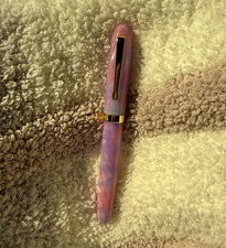 Wearingeul Preface Series 005 Resin Fountain Pen Gold Trim Medium Nib picture