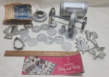 Vintage 1960's Mirro Easy Grip Cooky Cookie Press 12 Discs & Original Box picture