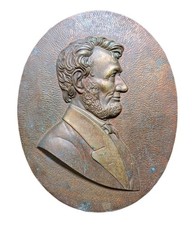 Vintage Abraham Lincoln Wall Plaque Metal Brass Tone W/ Aged Patina 11x8.5 Inch picture