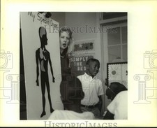 1994 Press Photo Lori Williams speaks to New Orleans Students, Drug Prevention picture