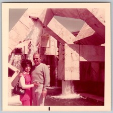 Vtg Color Snapshot Couple Brutalist Fountain Architecture Modernist Sculpture picture