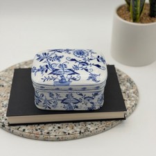 Vtg Petrus Regout Blue Onion Pattern Porcelain Trinket Dresser Box Blue White picture