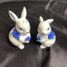 Cosmos Gifts White Ceramic Blue Floral Bunny Salt and Pepper Shaker Set NIB picture
