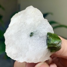 34G Elegance is rarequality green tourmaline cleaning crystal sample picture