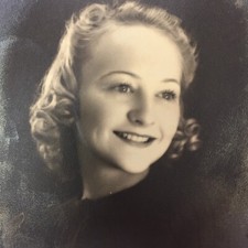 Instant Ancestor 1920/30s Black & White Photo of a Blonde Ingenue 5