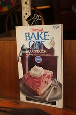Vintage 1977 Pillsbury America's Bake Off Cookbook picture