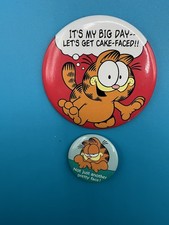 VTG Garfield the Cat It’s My Big Day & Not Just Another Pretty Face Buttons Lot picture