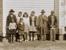 2 vintage photos of an African American family and a couple picture