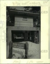 1980 Press Photo Signs warn that the beach is closed at Bogue Falaya Park. picture