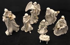 Lenox Holiday Holly Berry 7-Piece Mini Nativity Set 24K Accents Mint No Box picture