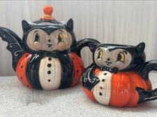 🧡🖤New Johanna Parker Nostalgia Halloween Ceramic Bat Teapot & Creamer HTF picture