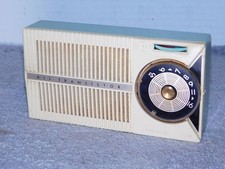 Vintage GE P-746B Turquoise AM Transistor Radio - Black - NOT working picture