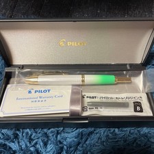Mint Pilot Fountain Pen Green 18K Gold Nib Limited Edition picture