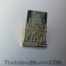 Disney A Walk In Walt's Footsteps Castle Pin Gold Tone Limited Edition 1.5 Inch picture