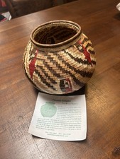 LARGE 9 INCH DIAMETER WOUNAAN EMBERA PANAMA HANDWOVEN BASKET PARROTS MOTIF picture