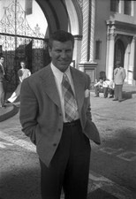 Actor Robert Preston Poses Outside Paramount Studion In La 1940 OLD PHOTO picture