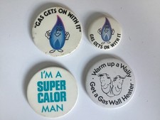 4 Vintage British Gas & Calor Gas Advertising Badges - Gas Gets On With It T07 picture