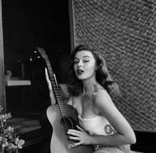Actress Elaine Stewart poses at the beach in Los Angeles 1957 Old Photo 5 picture