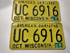 VINTAGE WISCONSIN LICENSE PLATE 1980 1981 SET PAIR UC 6916 picture