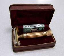 Vintage 1946-47 Gillette ARISTOCRAT TTO DE Safety Razor Set in Case picture