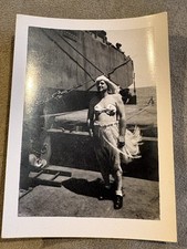 RARE🇺🇸WW2 1940s PHOTO of SOLDIER on SHIP DRESSED LIKE a HULA GIRL/GAY INTREST picture