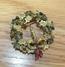 Vintage Gerry's Gold Tone Wreath With Candle Collectible Christmas Brooch Pin  picture