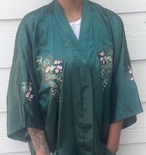 Vintage Japanese Silk Embroidered Kimono Robe One Size Green picture