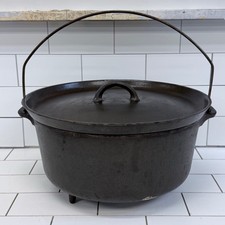 Vintage Wagner Tite-Top No. 10 Cast Iron Camp Dutch Oven with Lid 1960s picture