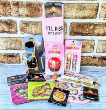 Garfield Self-Care Gift Set 8pc Socks Sunglasses Lip Balm Phone Grip Pen NEW picture