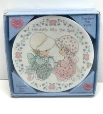 VINTAGE 1999 ENESCO PRECIOUS MOMENTS MINI PLATE FRIENDSHIP HITS THE SPOT picture