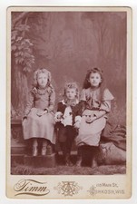 THREE ADORABLE YOUNG SIBLINGS : OSHKOSH, WISCONSIN : CABINET CARD PORTRAIT picture