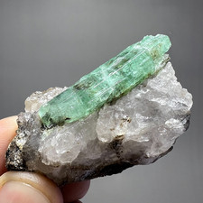 208ct VIBRANT GREEN Emerald Crystal On Quartz Natural Mineral Specimen Chitral picture