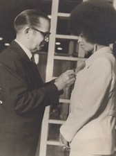 EX CUBAN PRES DORTICOS & CIVIL RIGHTS FIGHTER ANGELA DAVIS CUBA 1972 PHOTO Y 424 picture