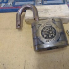 OBSOLETE/ ANTIQUE/VINTAGE yale 851 NICKEL PLATE padlock B picture