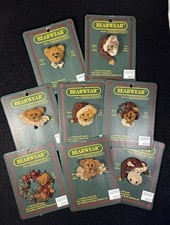 Lot of 8 Vintage NIP 1994 Boyds Bears Christmas Pin Back Buttons on Cards NOS picture