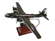 USAAF B-29 Superfortress Old Battler 26251 WW2 Desk Top Model 1/72 SC Airplane picture