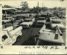 1974 Press Photo Refrigeration trucks lined up at Shell Service Station picture