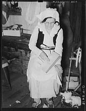 Photo:Erath Louisiana Madame Dronet 1910s Carding Cotton Woman in Bonnet picture