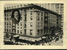 1913 Press Photo Exterior of NYC's Aster House with cameo of C. Albert Kaufmann picture