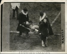1930 Press Photo Yale star Albie Booth injured during Yale vs Army game picture