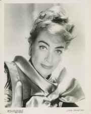 A11 A1119 – Joan Crawford Elegant Studio Portrait, United Artists (1963) picture