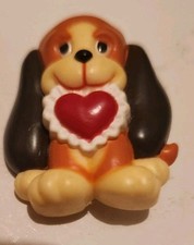 💥 Vtg 80s Russ PIN Brooch BASSET HOUND DOG w/ Lacy HEART Holiday Puppy  picture