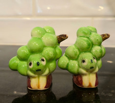 Vintage 1950s Anthropomorphic Grape Salt & Pepper Shakers ceramic fruit Japan picture