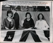 1964 Press Photo Mys Lyndon Johnson, Lynda and Luci in Convention Hall picture