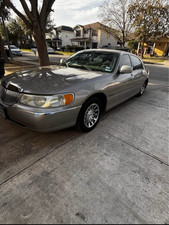 Lincoln Town car picture