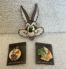 1990 Warner Brothers Looney Tunes Bugs Bunny Enamel Pins, Wile E. Coyote Hanger picture