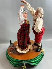 Santa Claus Crinkle Clothtiques Christmas Figurine Possible Dreams Merry Round picture
