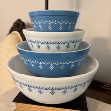Vintage Pyrex Snowflake Blue Set of 4 Mixing Bowls 401 402 403 404 MCM FIRM picture